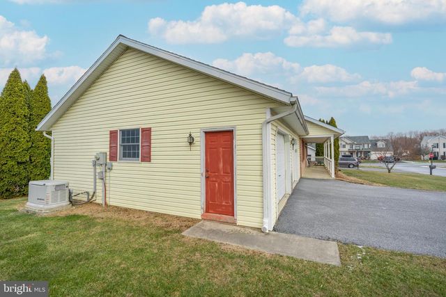 17 VISTA DR, Fredericksburg, PA 17026