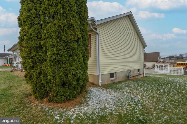 17 VISTA DR, Fredericksburg, PA 17026