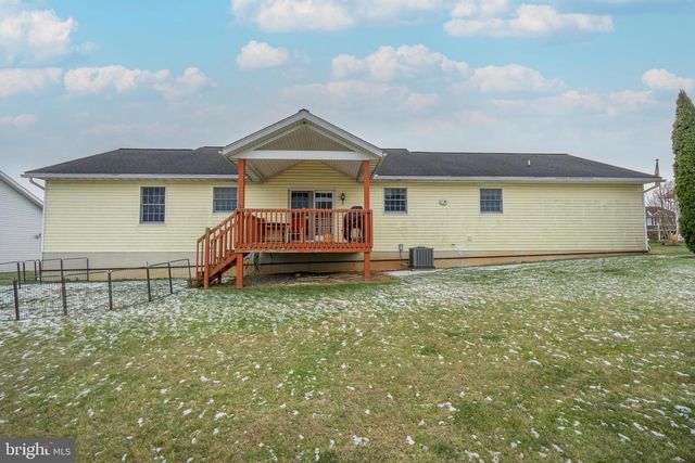 17 VISTA DR, Fredericksburg, PA 17026