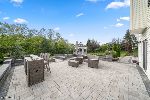 6 Christinalynn Dr, Monroe Twp., NJ 08831