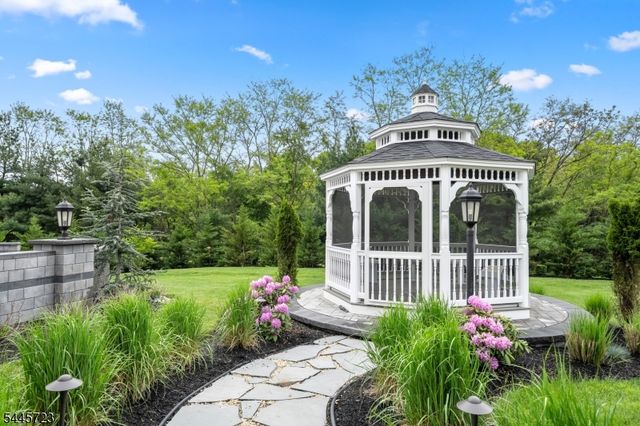 6 Christinalynn Dr, Monroe Twp., NJ 08831