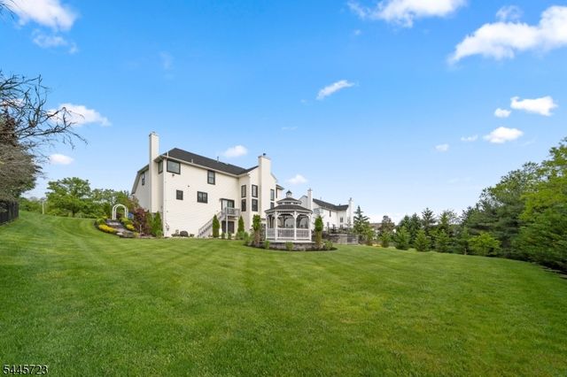 6 Christinalynn Dr, Monroe Twp., NJ 08831