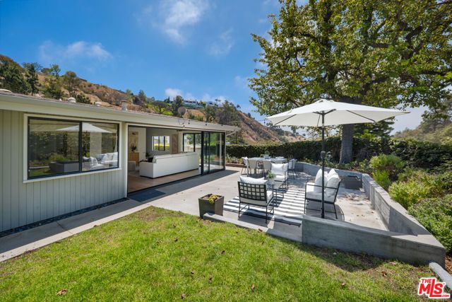1231 El Hito Circle, Pacific Palisades (los Angeles), CA 90272