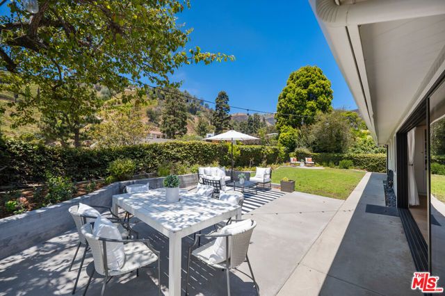 1231 El Hito Circle, Pacific Palisades (los Angeles), CA 90272