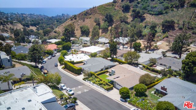 1231 El Hito Circle, Pacific Palisades (los Angeles), CA 90272