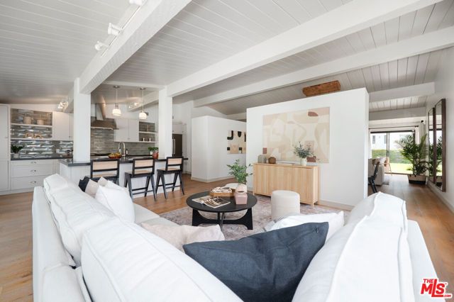 1231 El Hito Circle, Pacific Palisades (los Angeles), CA 90272