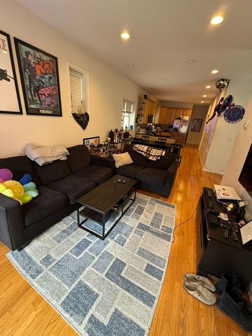 1119 W Addison Street 1, Chicago, IL 60657