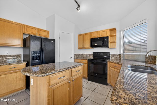 374 N OCEAN Drive, Gilbert, AZ 85233