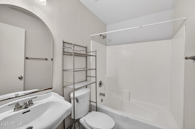 374 N OCEAN Drive, Gilbert, AZ 85233