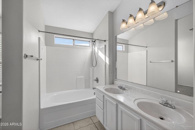 374 N OCEAN Drive, Gilbert, AZ 85233