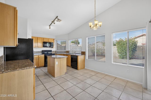 374 N OCEAN Drive, Gilbert, AZ 85233