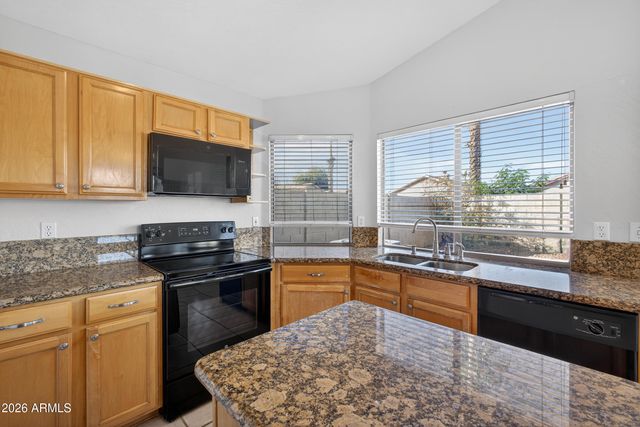 374 N OCEAN Drive, Gilbert, AZ 85233