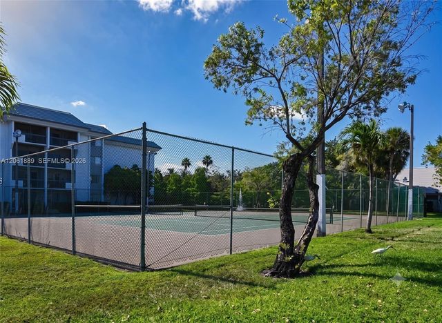 731 N Pine Island Rd 102, Plantation, FL 33324