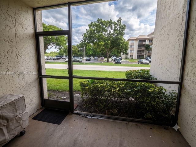 731 N Pine Island Rd 102, Plantation, FL 33324