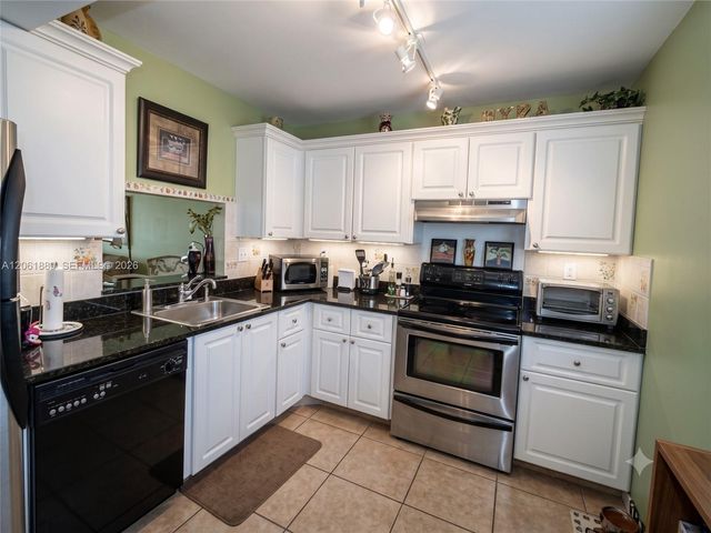731 N Pine Island Rd 102, Plantation, FL 33324