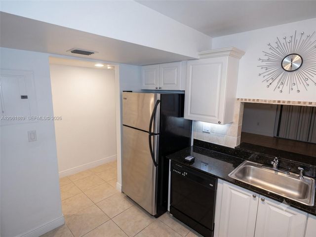 731 N Pine Island Rd 102, Plantation, FL 33324