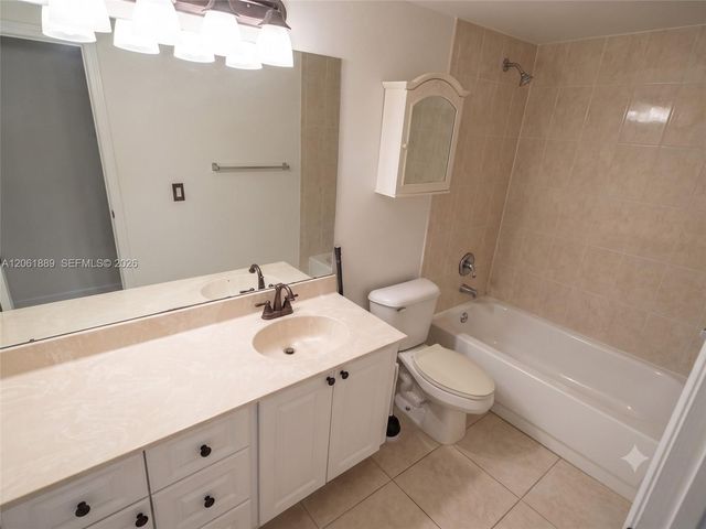 731 N Pine Island Rd 102, Plantation, FL 33324