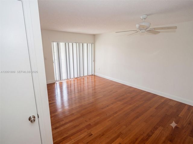 731 N Pine Island Rd 102, Plantation, FL 33324