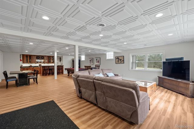 3300 Hillshire Court, Superior Charter Township, MI 48198