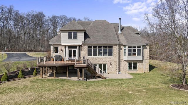 3300 Hillshire Court, Superior Charter Township, MI 48198