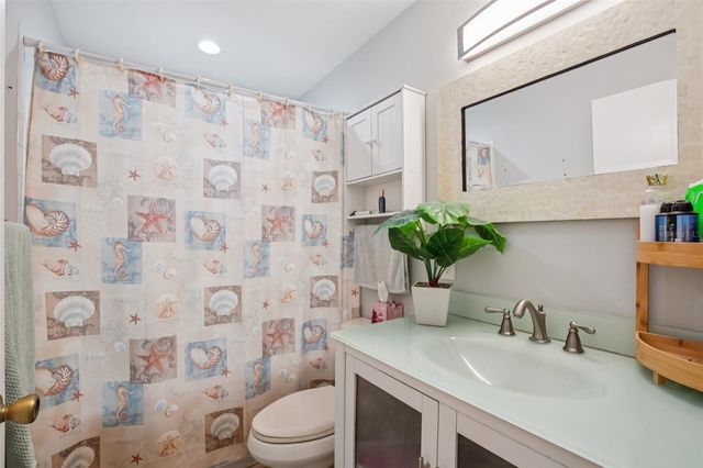 640 59TH ST S, St Petersburg, FL 33707