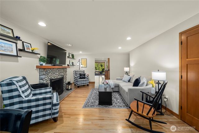 3605 Lakeridge Drive E, Lake Tapps, WA 98391