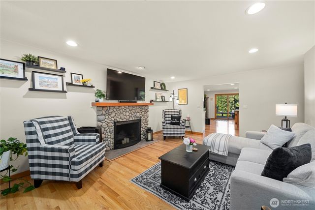 3605 Lakeridge Drive E, Lake Tapps, WA 98391