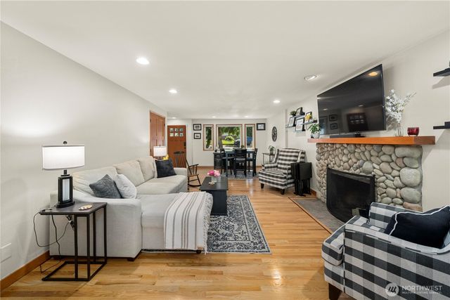 3605 Lakeridge Drive E, Lake Tapps, WA 98391