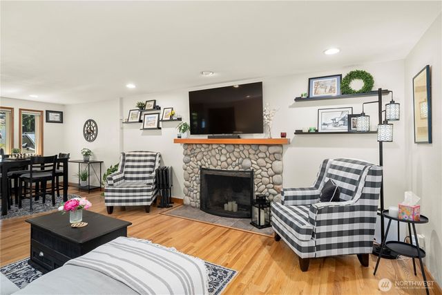 3605 Lakeridge Drive E, Lake Tapps, WA 98391