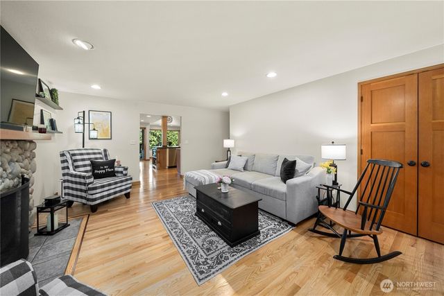 3605 Lakeridge Drive E, Lake Tapps, WA 98391