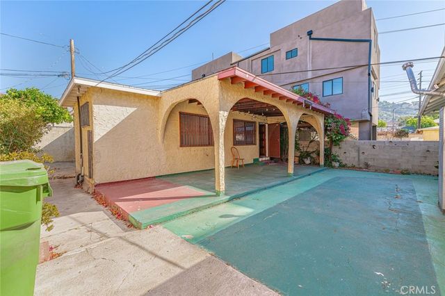 2677 Roseview, Los Angeles, CA 90065