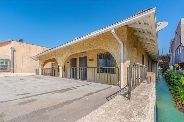 2677 Roseview, Los Angeles, CA 90065