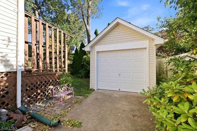 72 Lawn Ter, Cranford Twp., NJ 07016