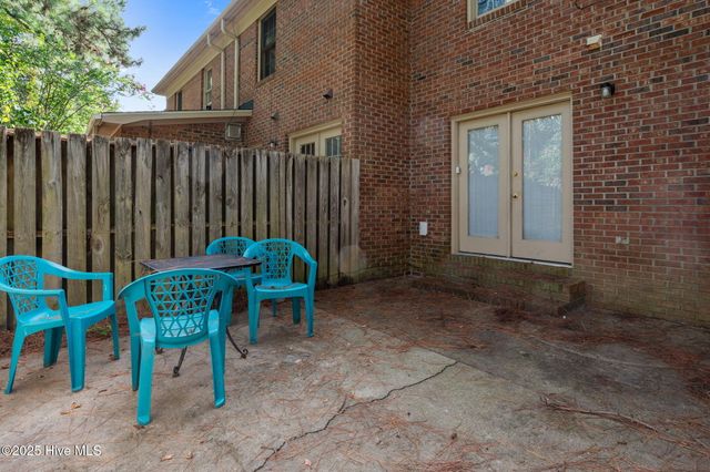 101 Laura Lane C2, Greenville, NC 27858