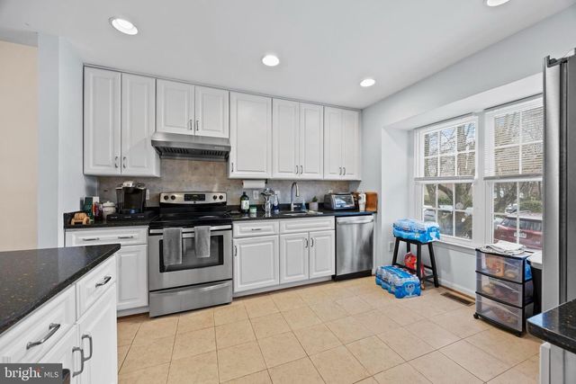 3930 COLLIS OAK CT, Fairfax, VA 22033