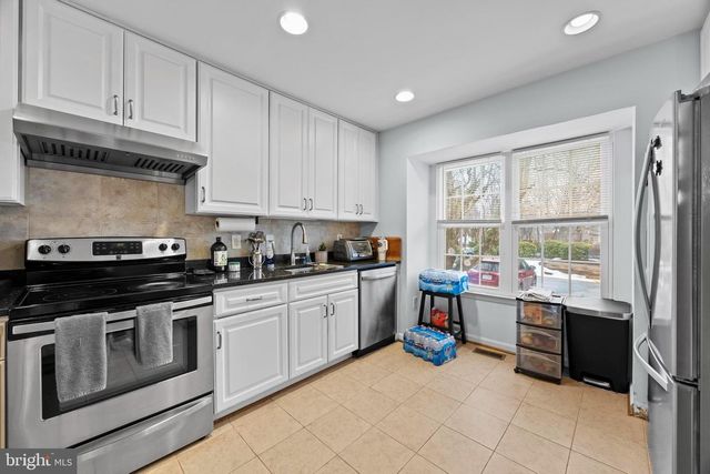 3930 COLLIS OAK CT, Fairfax, VA 22033