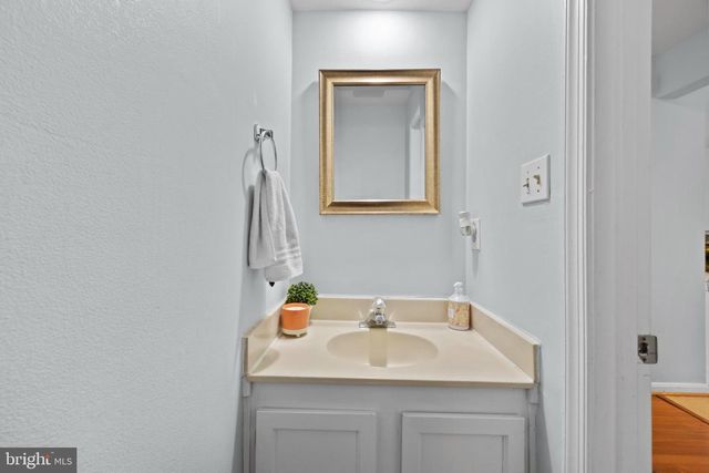 3930 COLLIS OAK CT, Fairfax, VA 22033