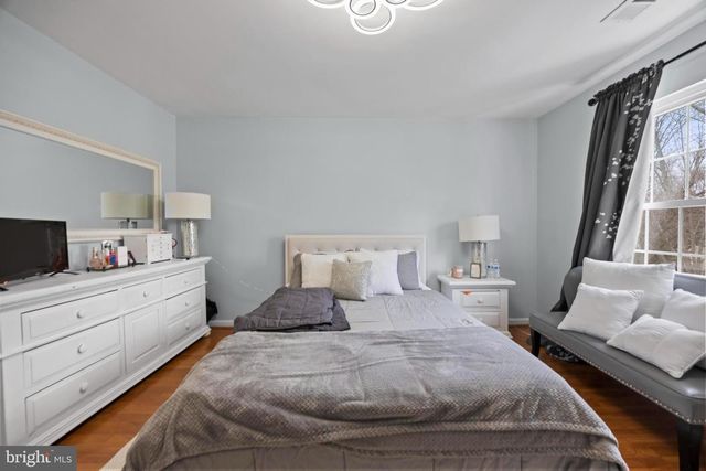 3930 COLLIS OAK CT, Fairfax, VA 22033