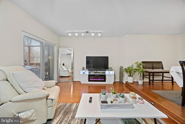 3930 COLLIS OAK CT, Fairfax, VA 22033