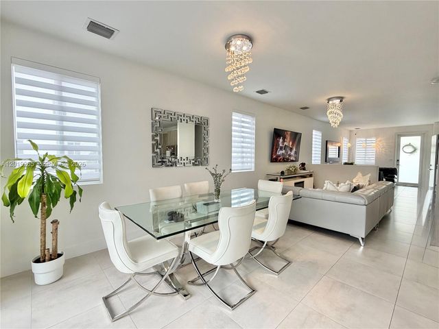 7243 NW 103rd Path, Doral, FL 33178