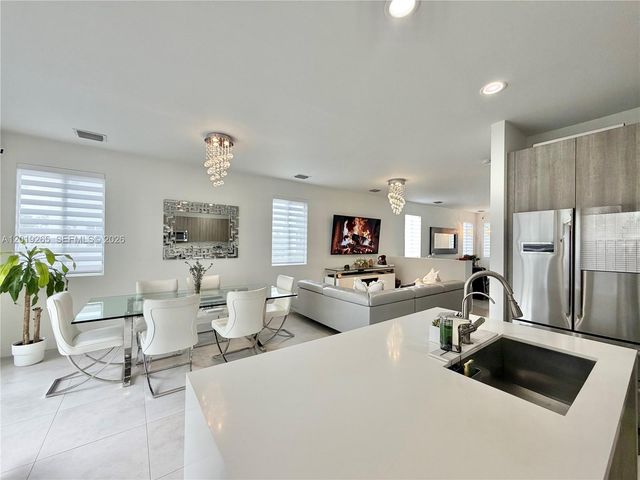 7243 NW 103rd Path, Doral, FL 33178