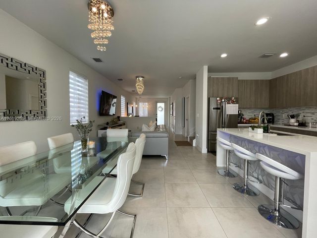 7243 NW 103rd Path, Doral, FL 33178