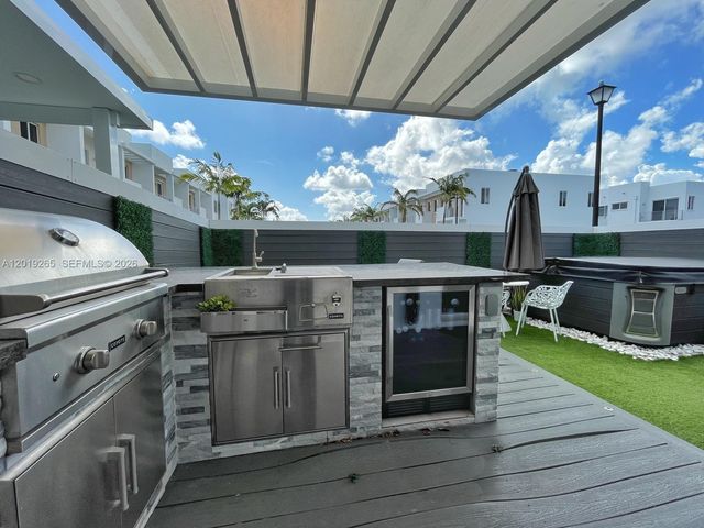 7243 NW 103rd Path, Doral, FL 33178