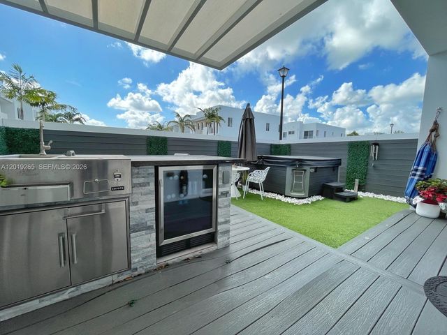 7243 NW 103rd Path, Doral, FL 33178