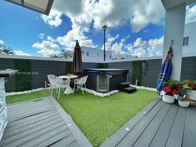 7243 NW 103rd Path, Doral, FL 33178