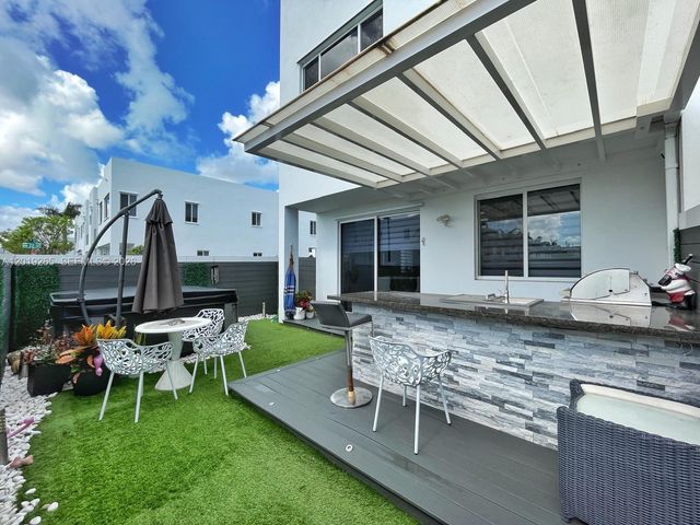 7243 NW 103rd Path, Doral, FL 33178
