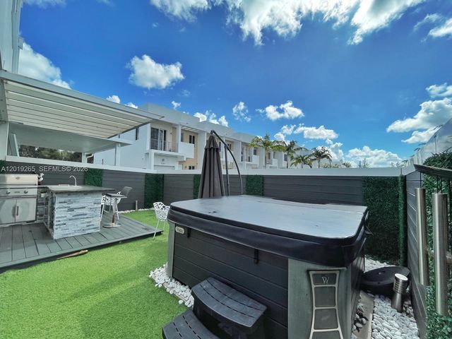 7243 NW 103rd Path, Doral, FL 33178