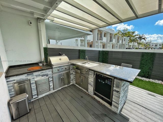 7243 NW 103rd Path, Doral, FL 33178