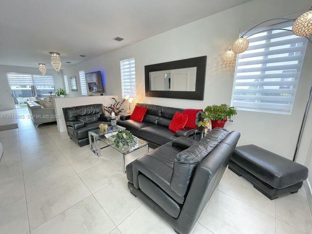 7243 NW 103rd Path, Doral, FL 33178
