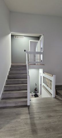 996 Hawthorne Drive, Crystal Lake, IL 60014